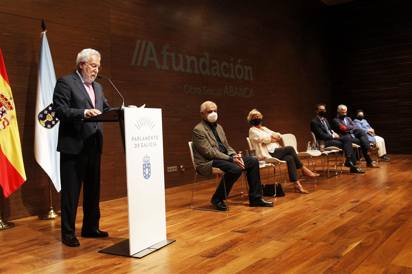 Santalices subliña o “compromiso galeguista, maxisterio e servizo á cultura galega” de Carballo Calero